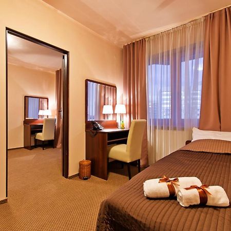 Wiatraczna Hotel Warszawa Eksteriør billede