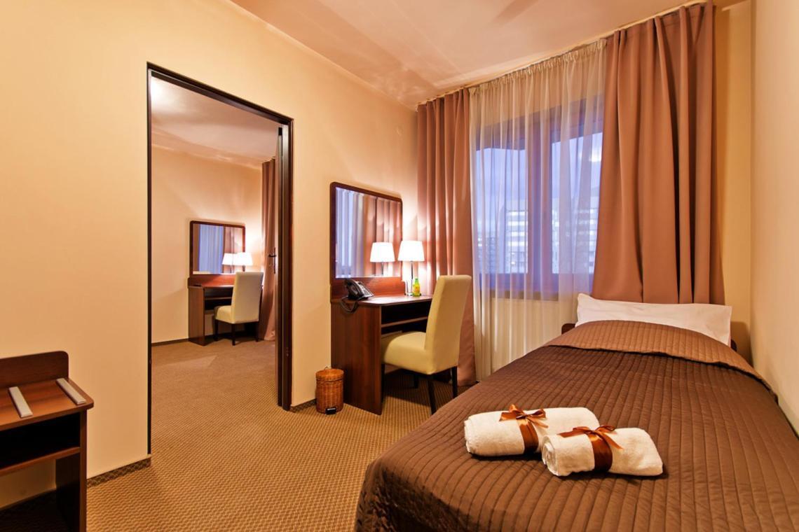 Wiatraczna Hotel Warszawa Eksteriør billede