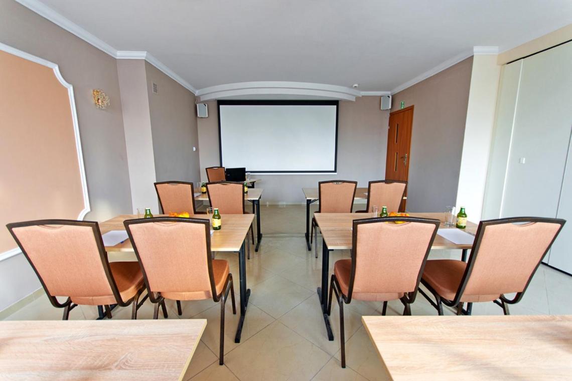 Wiatraczna Hotel Warszawa Eksteriør billede
